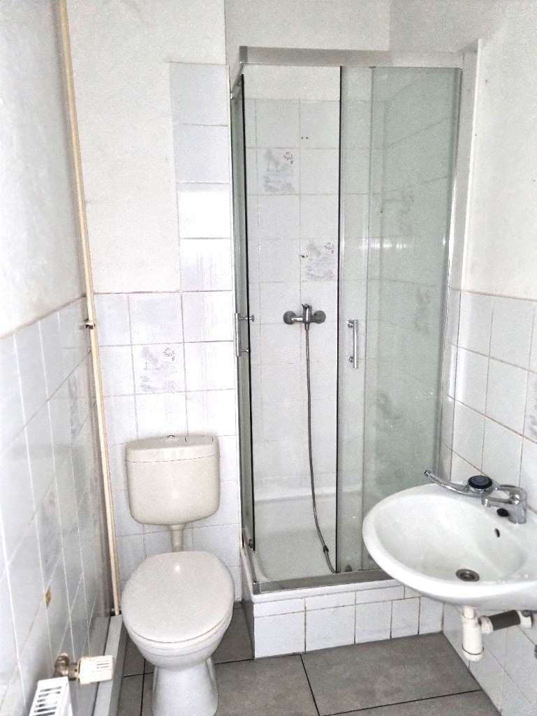 Renovierte 1 Zimmer Wohnung in zentraler ruhiger Lage – Bild 4