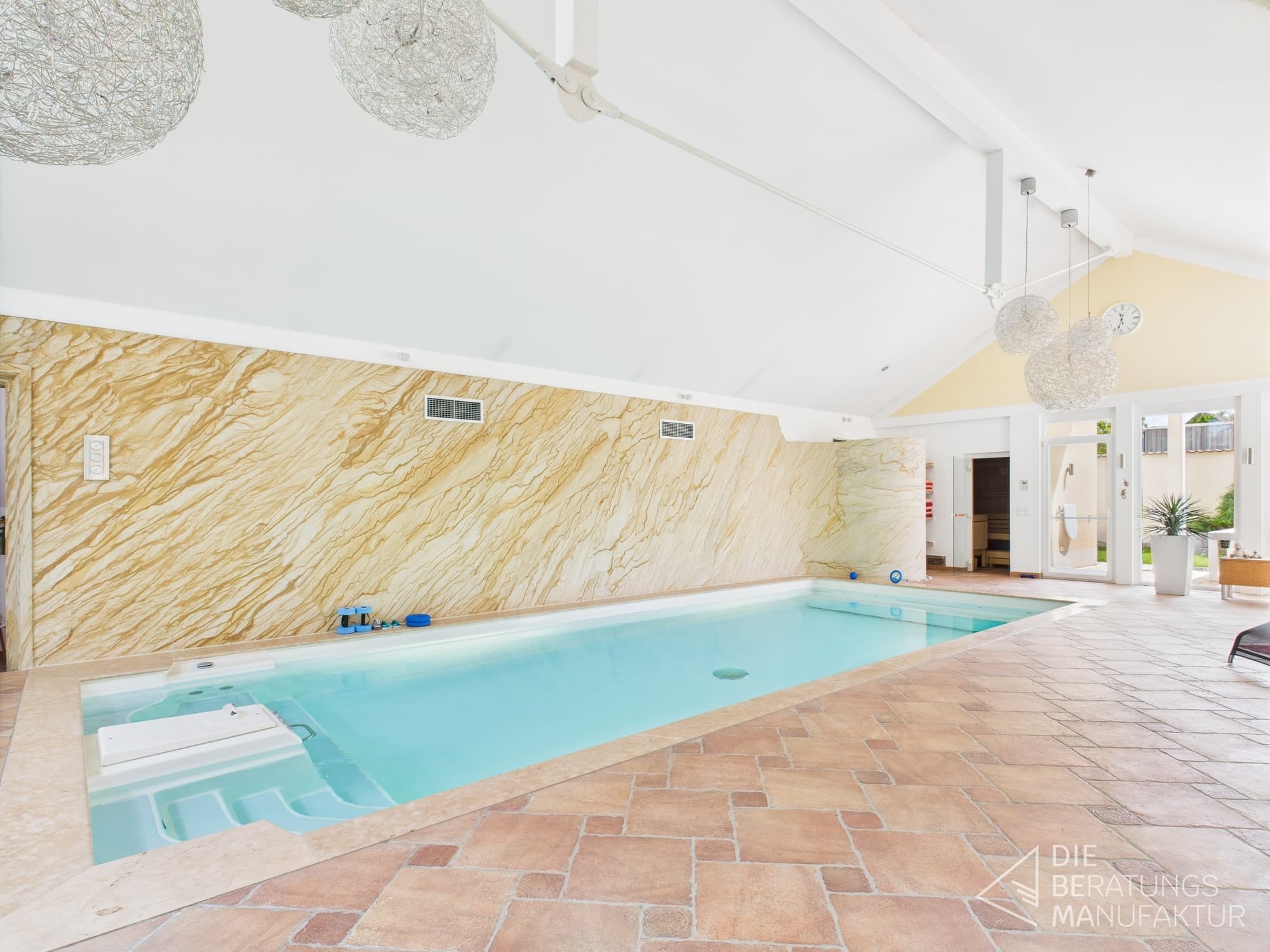 Anwesen mit Hallenbad auf ca. 6.500 m² Park, inkl. Baureserve – Bild 5