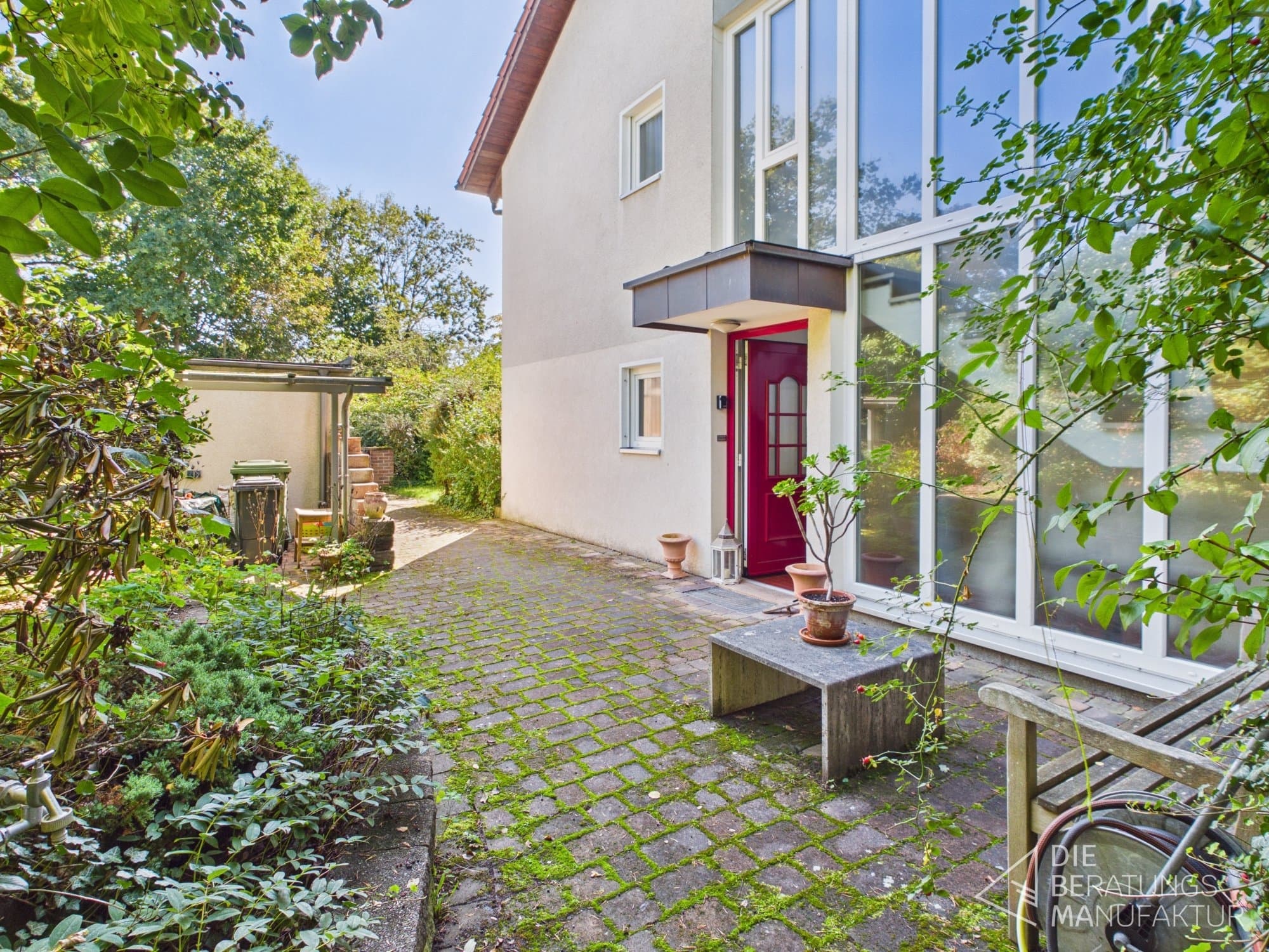 Stadtvilla mit Einliegerwohnung und Doppelgarage nahe Erlangen – Bild 3