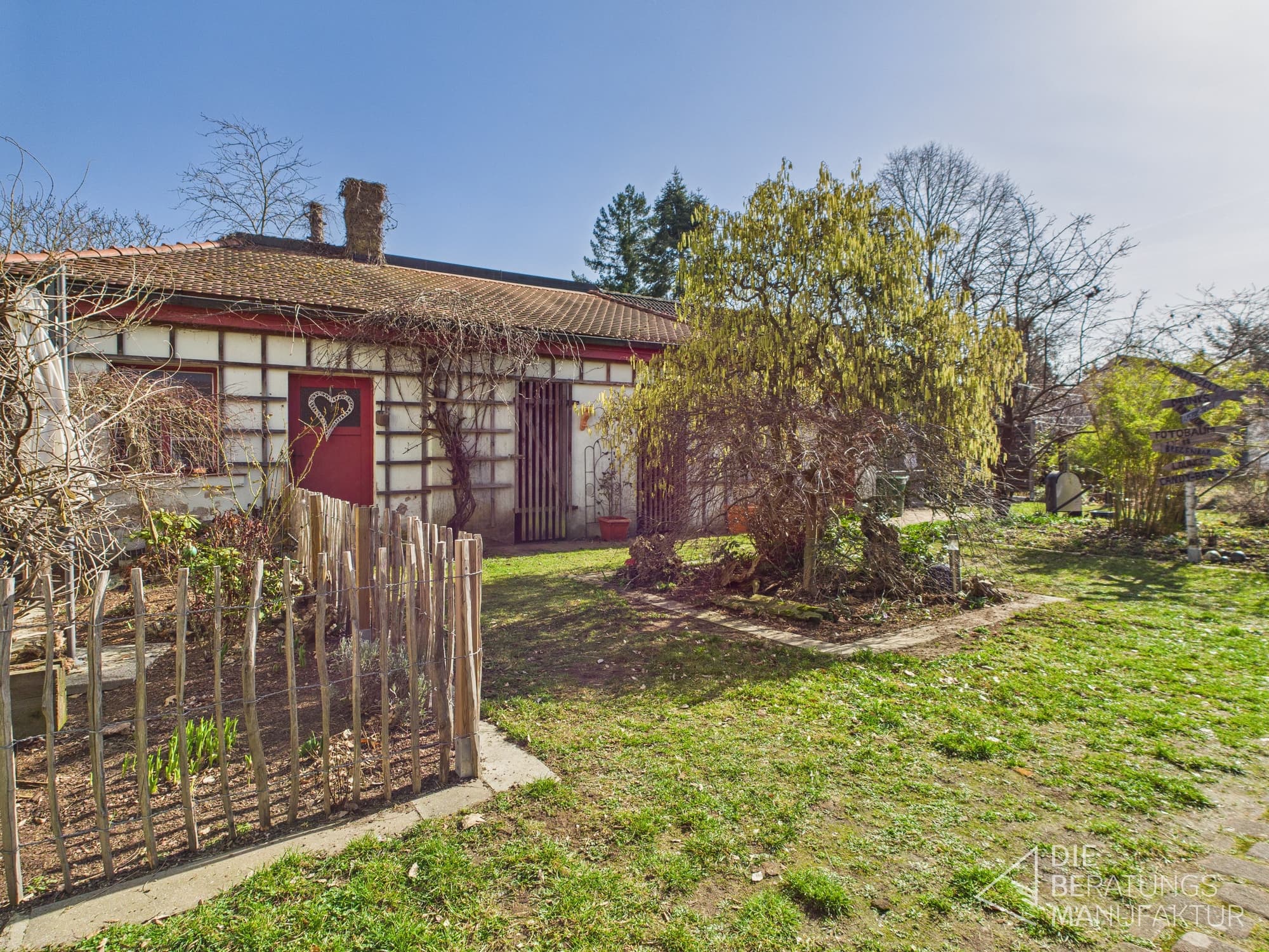 Attraktives Zweifamilienhaus mit großem Grundstück in begehrter Wohnlage von Roth – Bild 4