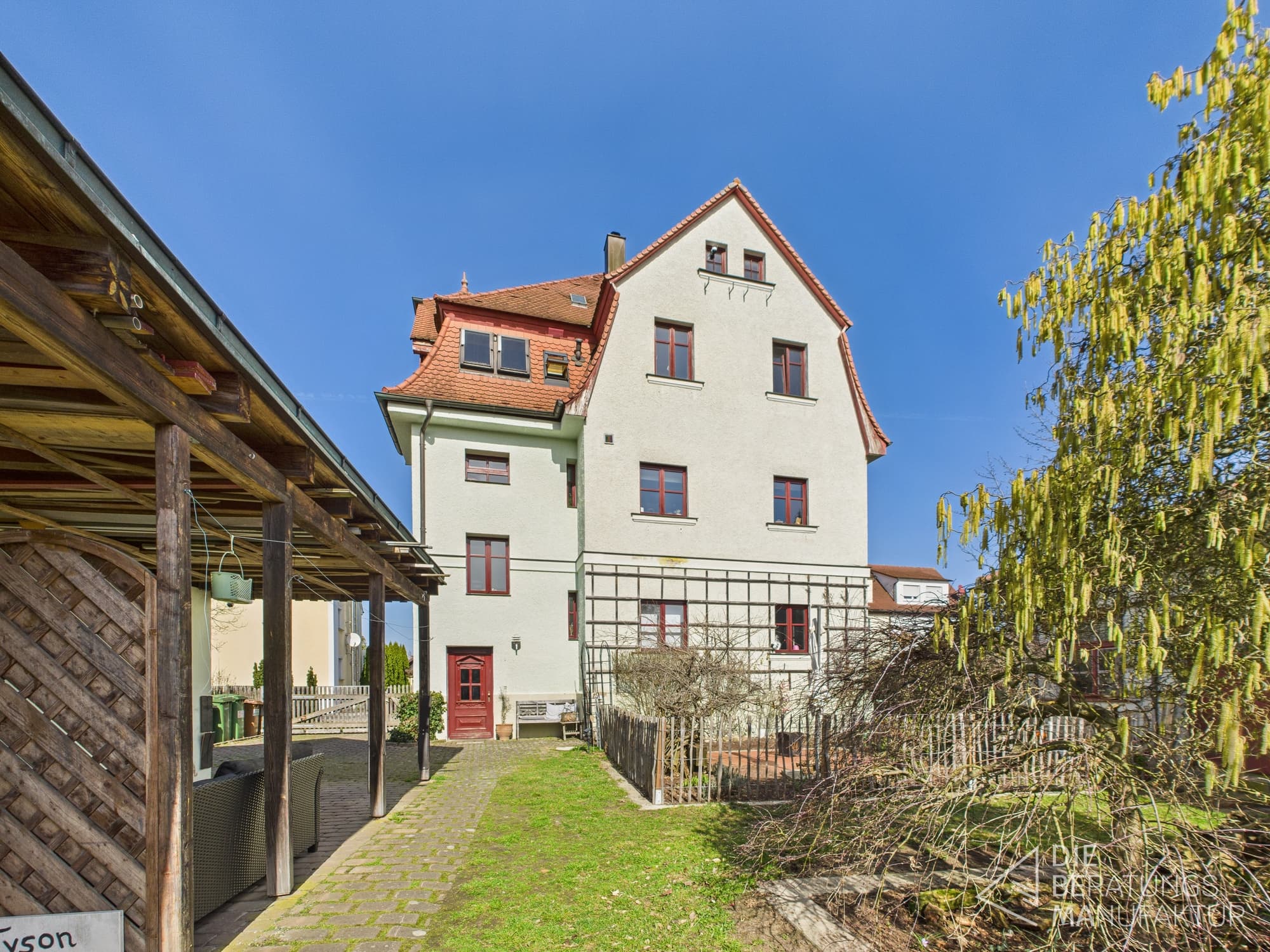 Attraktives Zweifamilienhaus mit großem Grundstück in begehter Wohnlage von Roth – Bild 4