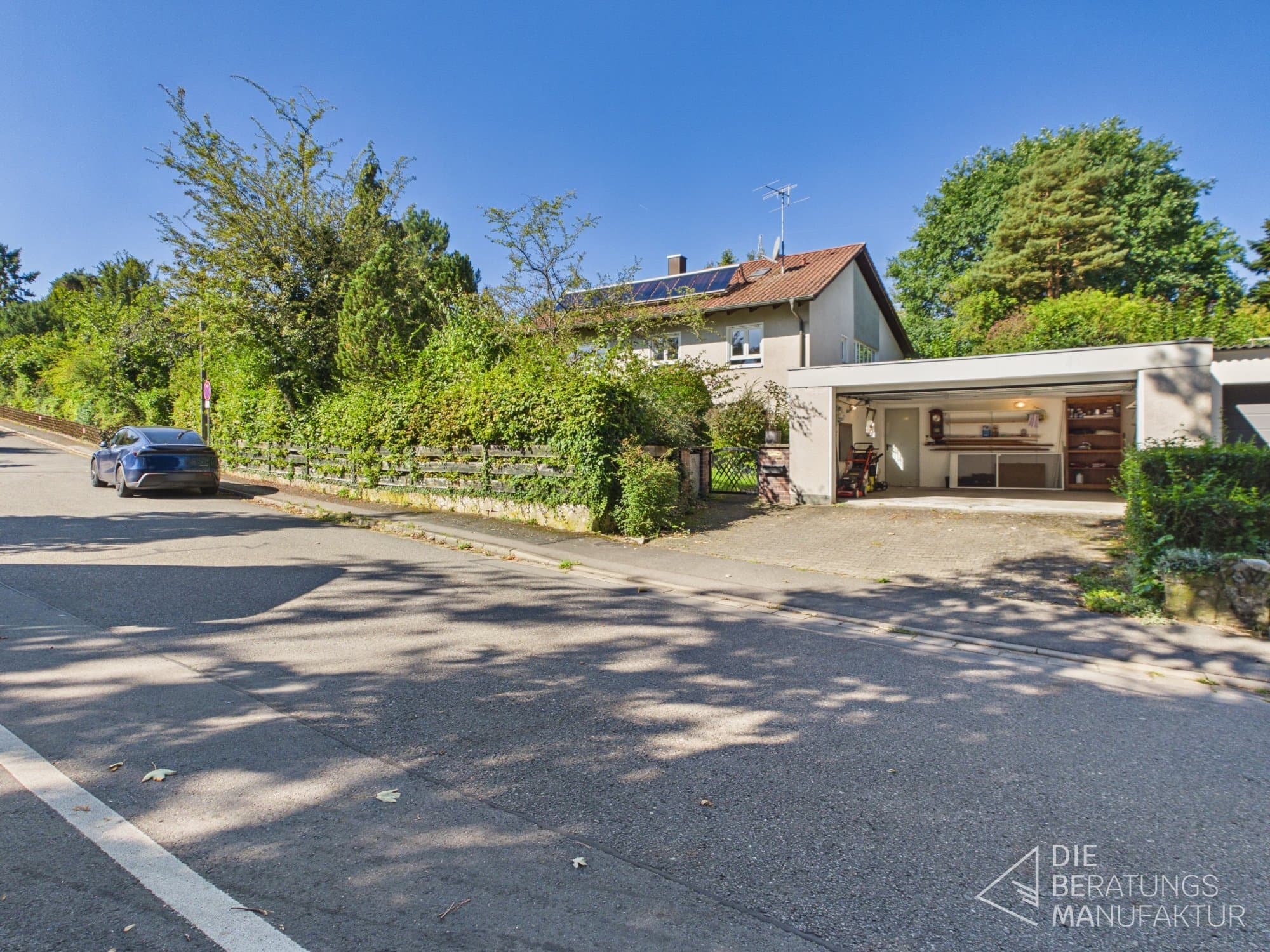 Stadtvilla mit Einliegerwohnung und Doppelgarage nahe Erlangen