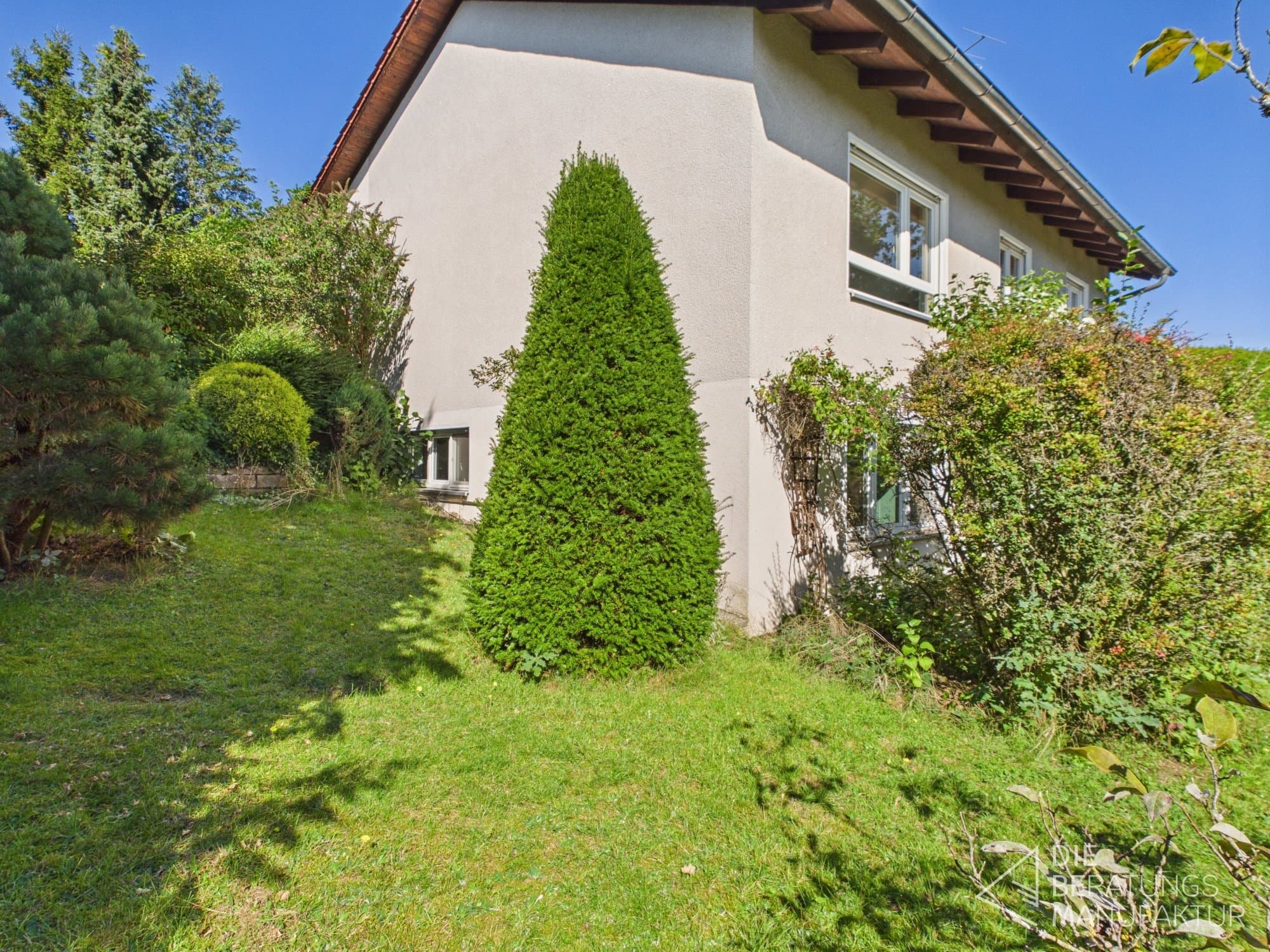Stadtvilla mit Einliegerwohnung und Doppelgarage nahe Erlangen – Bild 2