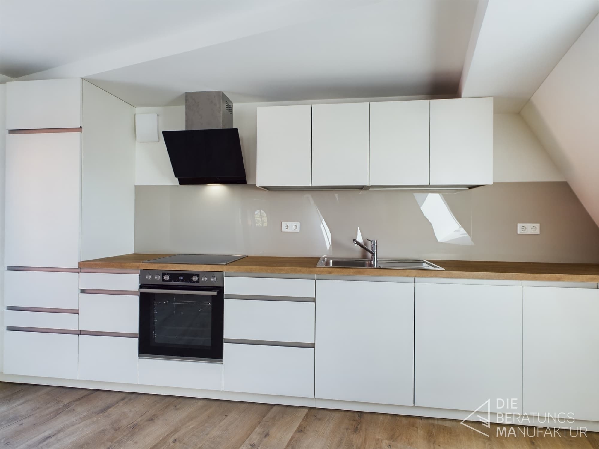 Moderne 3-Zimmer Dachgeschosswohnung direkt am Schloss – Bild 4
