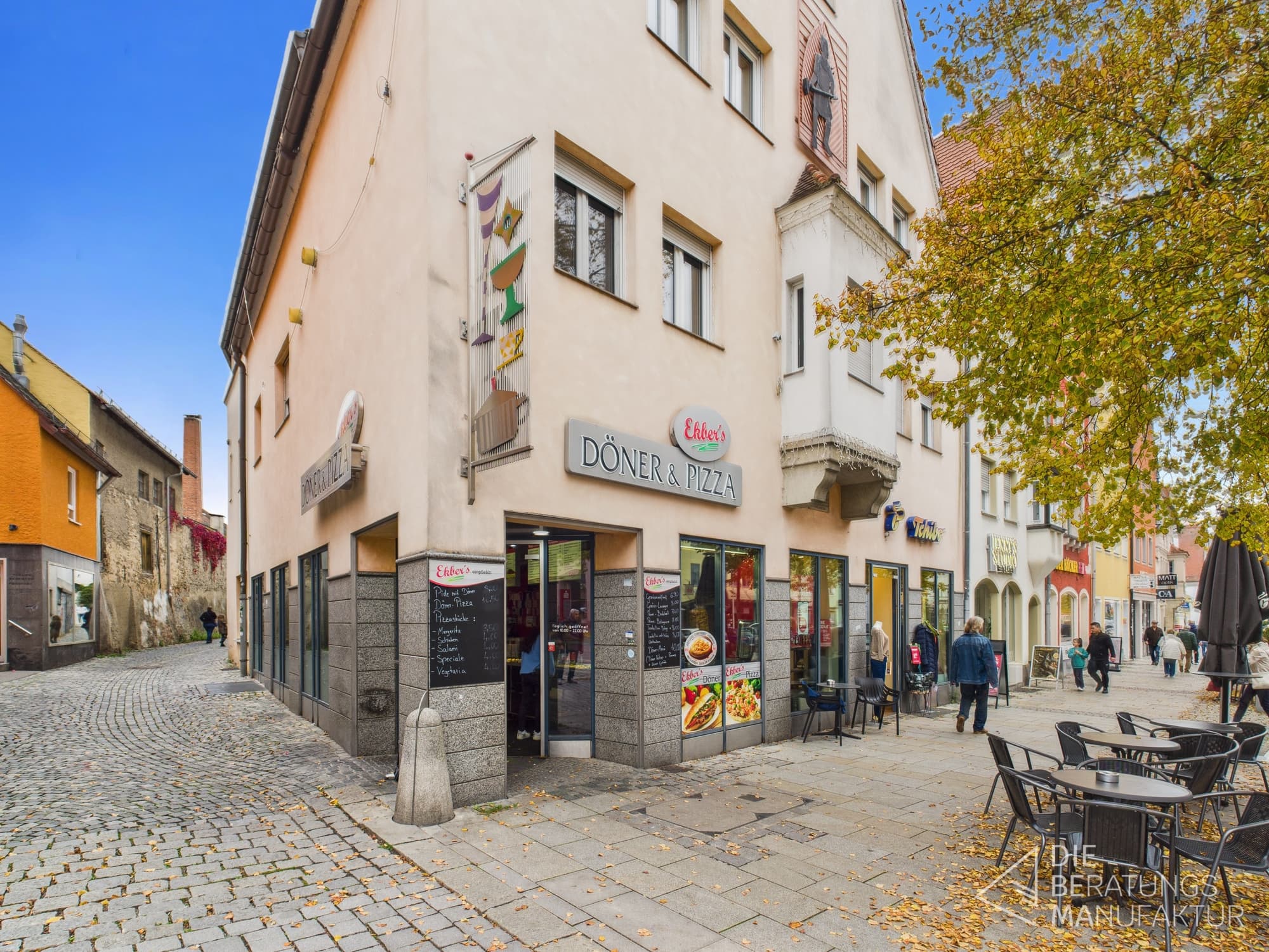 Voll vermietetes Wohn- und Geschäftshaus am Marktplatz Neumarkt
