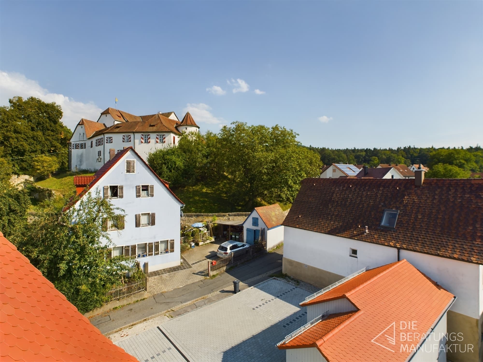 Moderne 3-Zimmer Dachgeschosswohnung direkt am Schloss – Bild 3