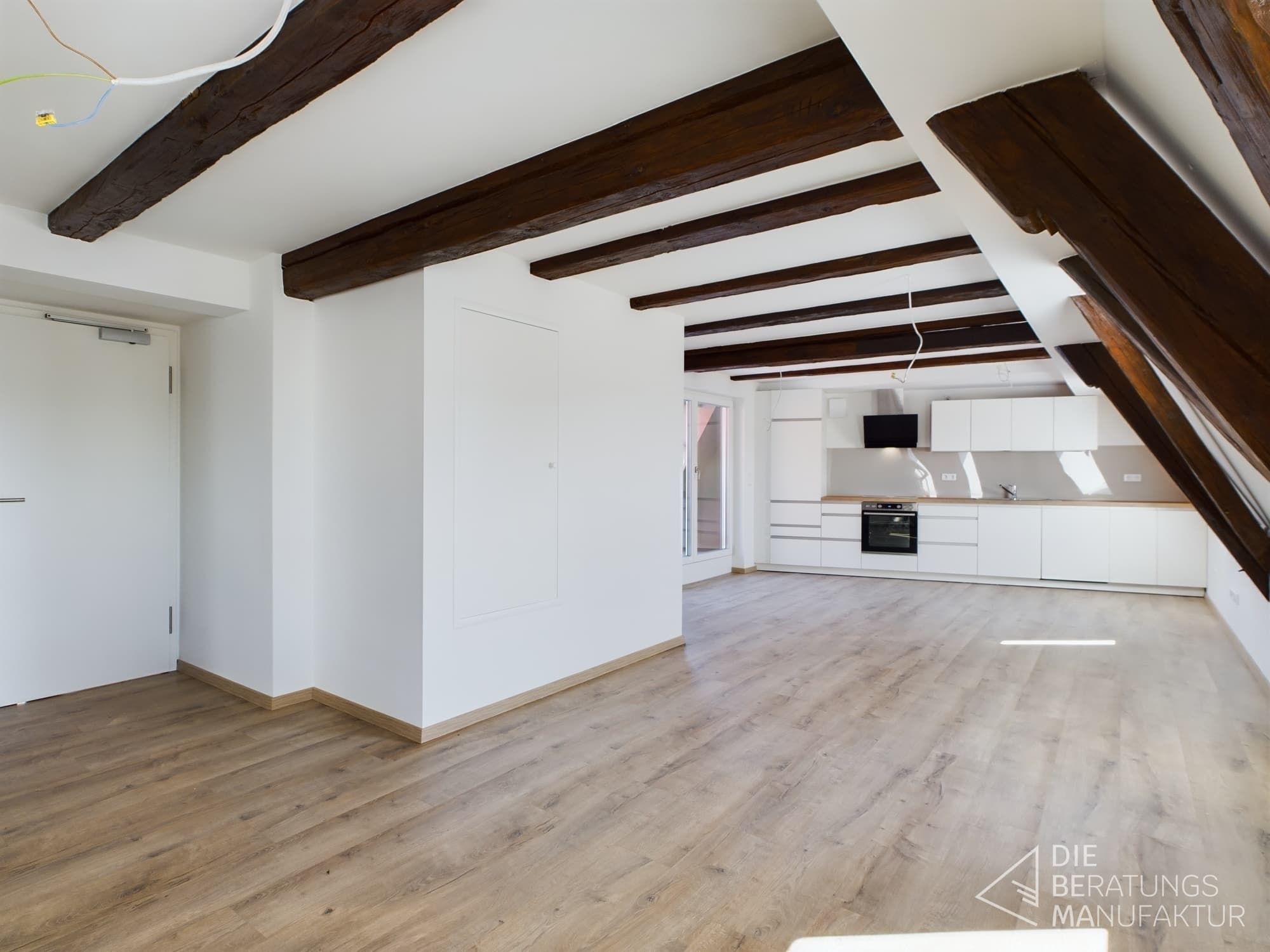 Moderne 3-Zimmer Dachgeschosswohnung direkt am Schloss – Bild 5