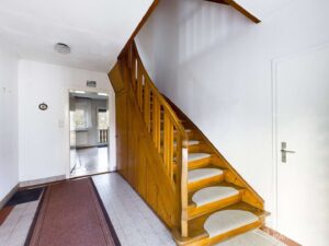 Eingangsbereich mit Treppenaufgang